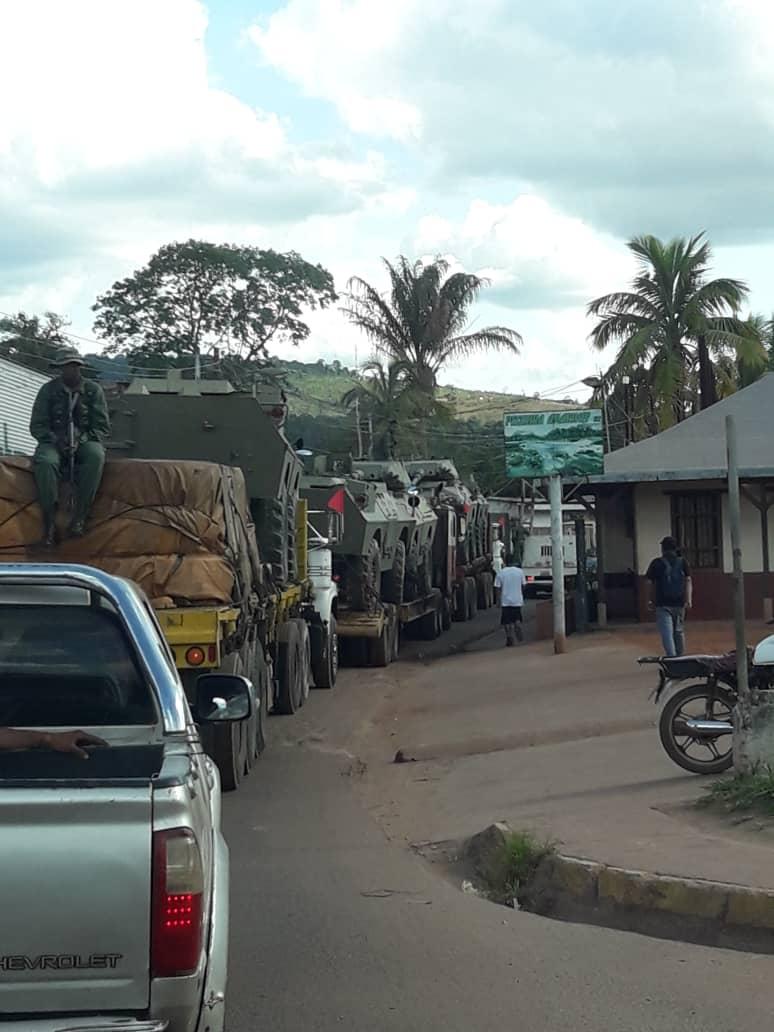3 trucks arrived carrying 5 armored vehicles and other military implements guarded by the army to Santa Elena De Uairen on the border with Brazil