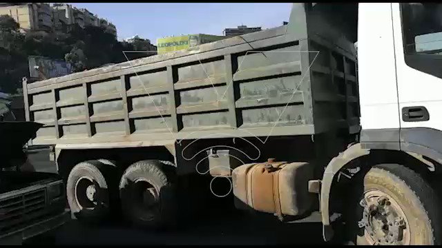 Two more trucks arrive at El Rosal to block access to the point where @jguaido plans to give some statements