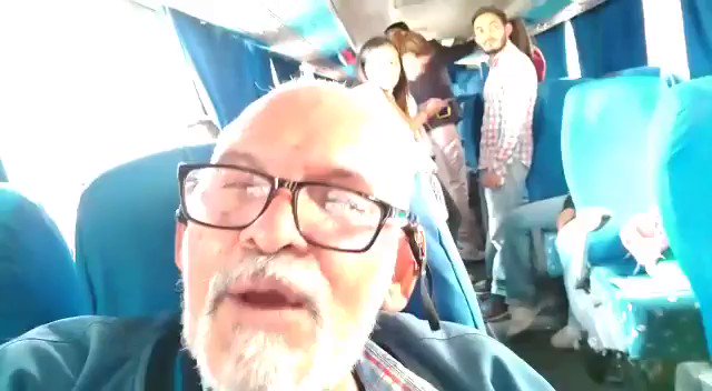 MP Arnoldo Benítez asks the citizens to approach the La Cabrera tunnel to prevent the national guards continue to impede the passage of deputies who are heading to Cúcuta