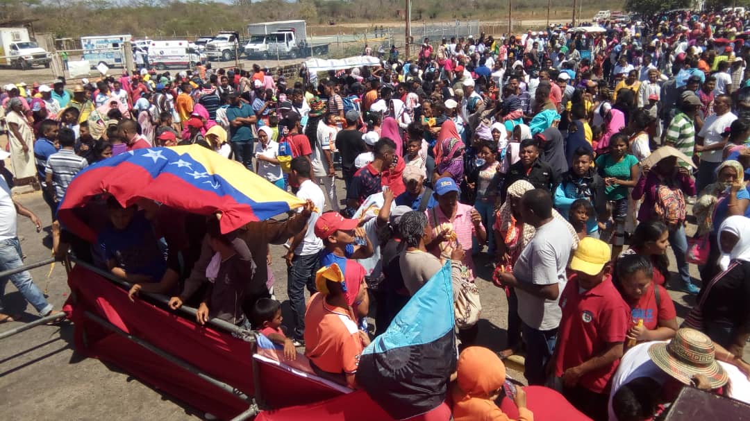 Indigenous people are gathered in support of @NicolasMaduro at Colombia-Venezuela border