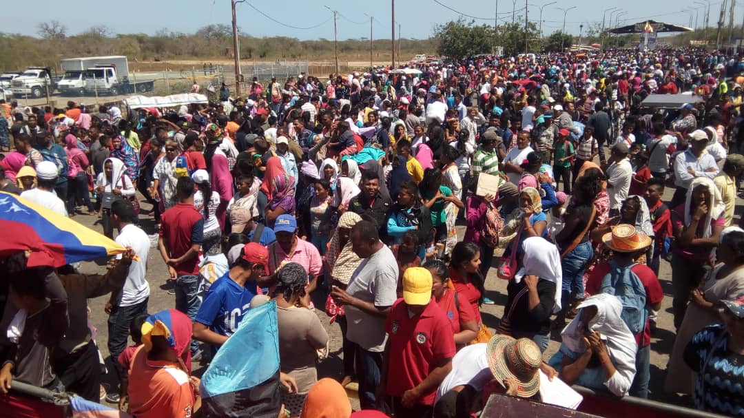 Indigenous people are gathered in support of @NicolasMaduro at Colombia-Venezuela border