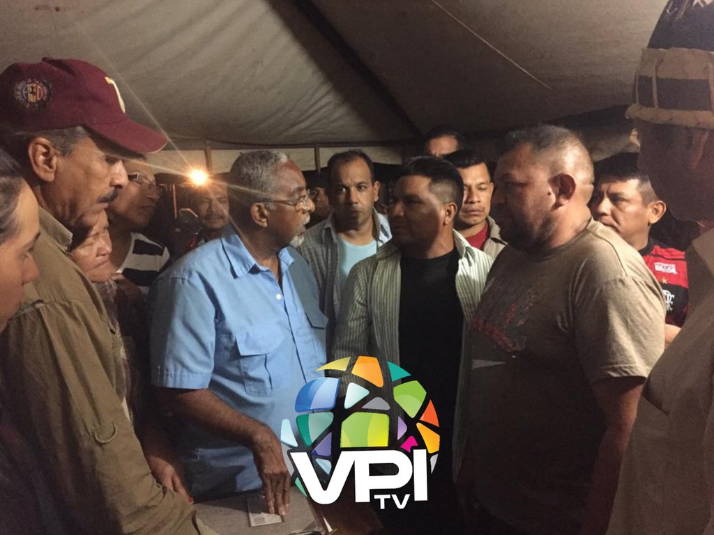 Venezuelan delegation of MPs from Bolívar, Amazonas, Delta Amacuro, Anzoátegui, Sucre and Monagas meet with indigenous people of La Gran Sabana, who say they will allow humanitarian aid to enter this February 23.