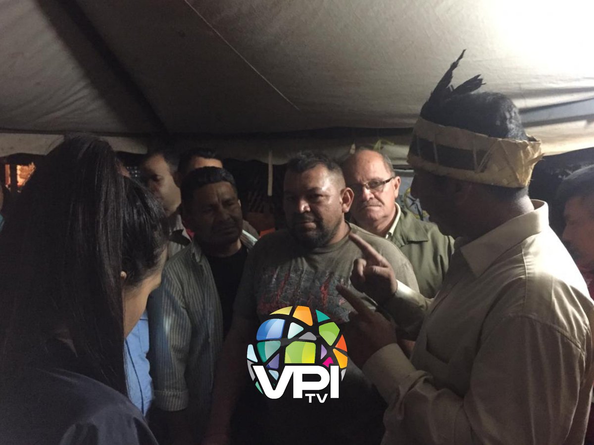 Venezuelan delegation of MPs from Bolívar, Amazonas, Delta Amacuro, Anzoátegui, Sucre and Monagas meet with indigenous people of La Gran Sabana, who say they will allow humanitarian aid to enter this February 23.