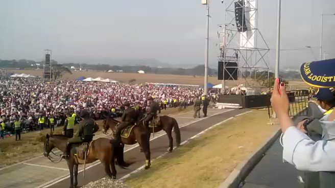 Three hours before the start of the #VenezuelaAidLive but there are already approximately 10,000 attendees
