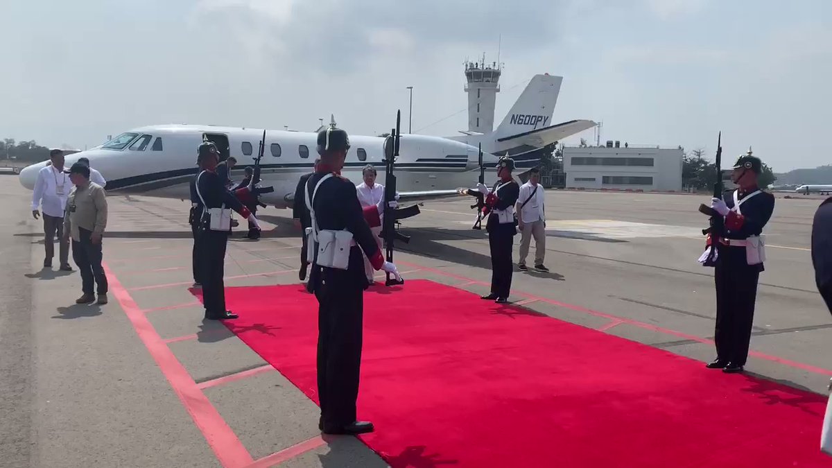 Presidente @MaritoAbdo: Ya llegamos a Colombia. En minutos tendremos una reunión bilateral con el presidente @IvanDuque   