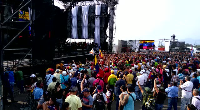 Pro-Maduro #HandOfVenezuela concert on the opposite side of Colombia-Venezuela border from #VenezuelaAidLive