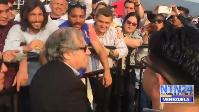 The OAS Secretary General, Luis Almagro, greets Venezuelan politicians and deputies on the border of the Tienditas Bridge upon their arrival at #VenezuelaAidLive