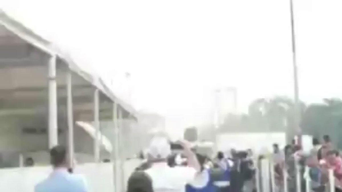 Two GNB armoured vehicles rammed into barriers at the Simón Bolívar international bridge, 3 GNB guarders have surrendered to Colombia