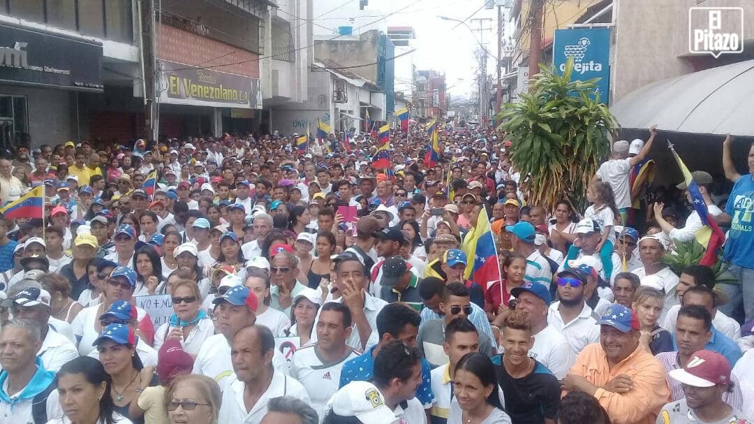 March in support of humanitarian aid reaches Independencia street with San Felix, Sucre state, covering seven blocks
