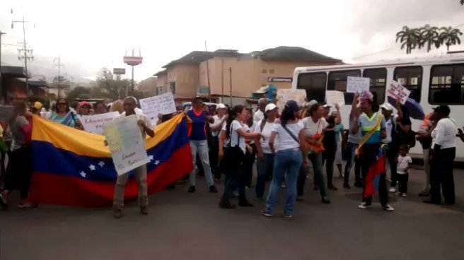 Miranda: Teachers of the Guarenas-Guatire Axis express their discontent at the ignorance of the collective agreement by the national government