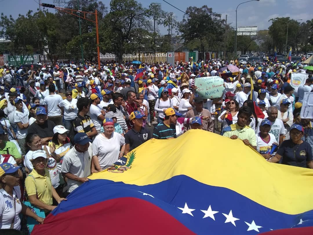 Rally in support of Guaido return at Av. Corpahuaico de Barquisimeto 