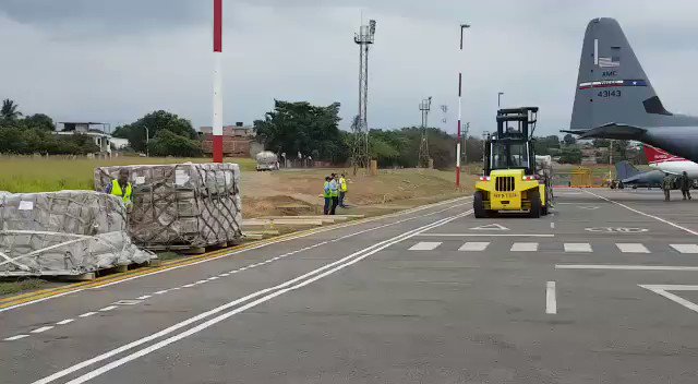 This is how the humanitarian aid that has arrived in Cúcuta Colombia is unloaded and will be transferred to the collection center
