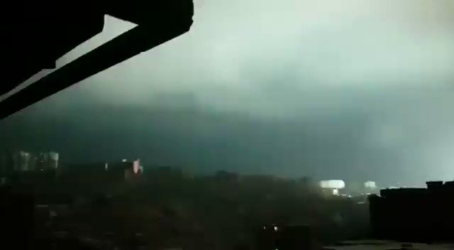 Explosion of electric transformer in Ciudadela, Terrazas del Club Hípico, southeast of Caracas left without electricity 