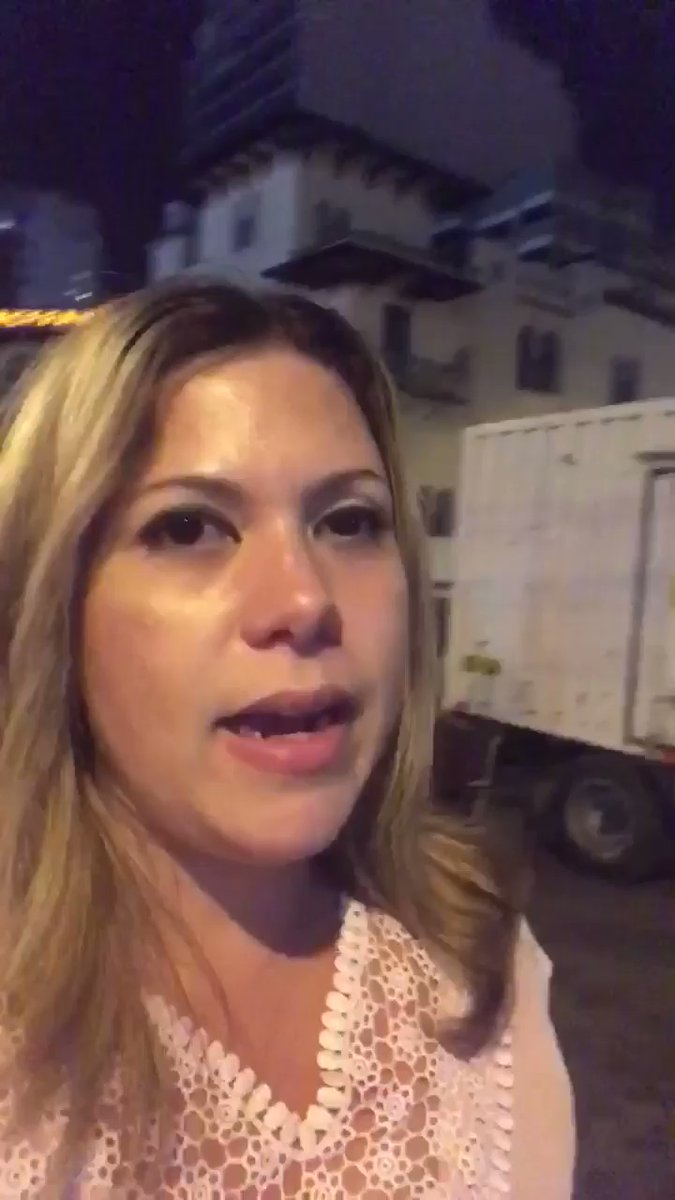 Pro-Maduro officials ordered to take furniture and computers out of the Venezuelan embassy in Lima. 