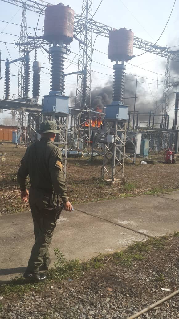 There is an explosion sy the electric substation in Miranda state. Users reported the explosion of the Tacarigua electrical substation, located in Miranda state. that sector was without electric power.