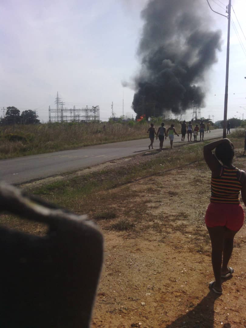 There is an explosion sy the electric substation in Miranda state. Users reported the explosion of the Tacarigua electrical substation, located in Miranda state. that sector was without electric power.