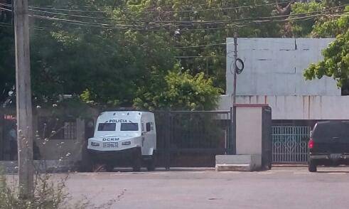Aragua: Strong police presence in Central Hospital of Maracay. There is a tank and antimotion equipment at the entrance. The reasons for deployment are unknown