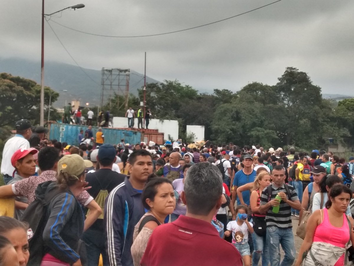 Photo of Simón Bolívar international bridge. 10:45 AM Colombia time.