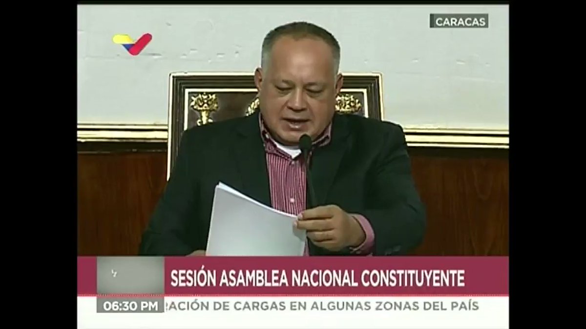 Diosdado Cabello reads a ruling issued by the Supreme Court of Maduro where the illegitimate ANC asks to approve the removal of the parliamentary immunity from Juan Guaidó