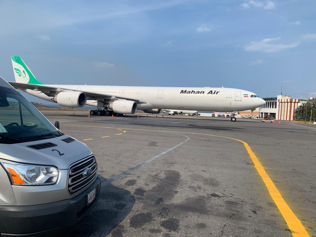The Airbus A340 of the Iranian airline Mahan Air arrived in Maiquetía, which supposedly will have a regular flight between Teheran and Caracas. The aircraft is parked in the auxiliary terminal (Ramp 4).