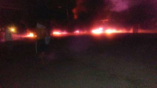 Sucre: Inhabitants of the Blocks of Playa Grande and Ensenada, in Carúpano, protested with burning of tires from 9pm on 9Apr. The action of the inhabitants was dispersed with tear gas bombs by security forces