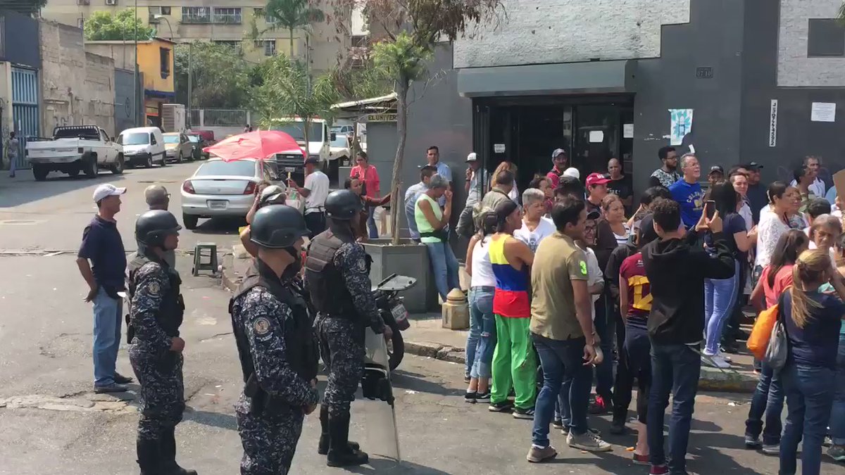 Caracas: #ProtestaPorVenezuela rally in Av. San Martín 