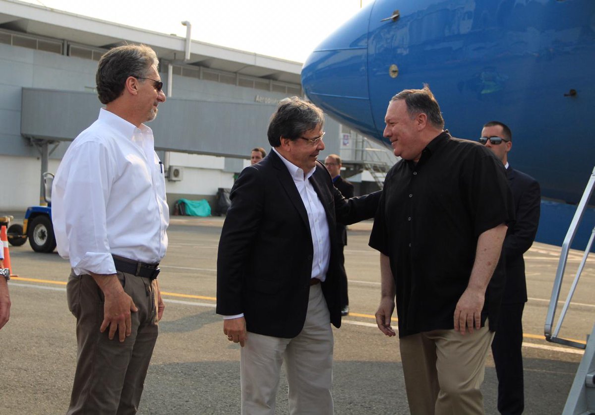 MFA @CarlosHolmesTru received at the Camilo Daza International Airport the Secretary of State of the USA @SecPompeo who has just arrived in Colombia