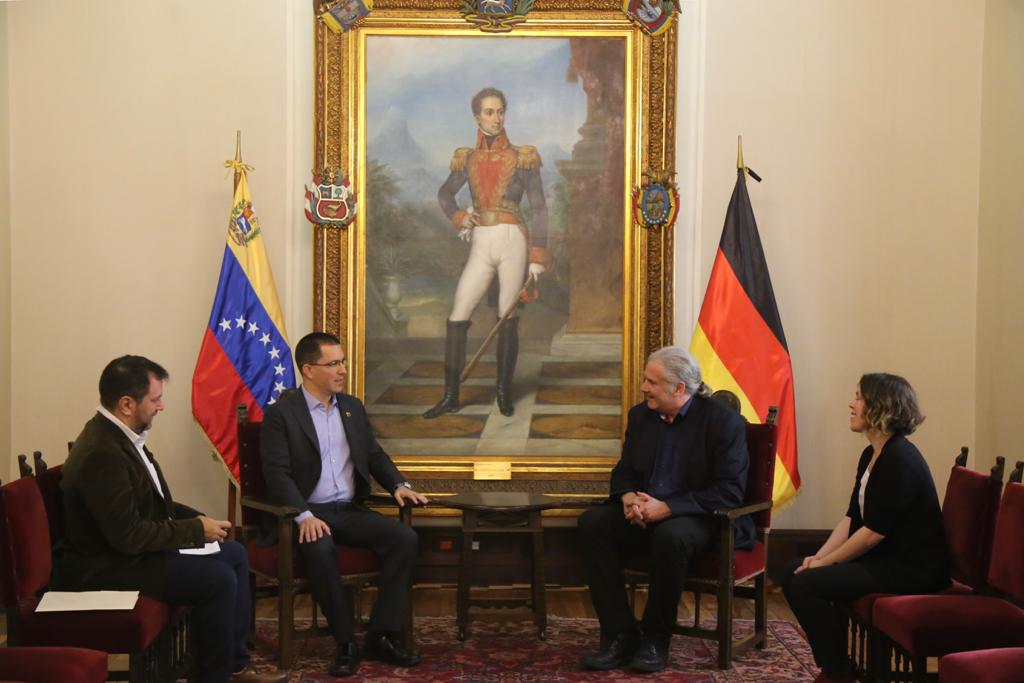 Maduro's MFA Jorge Arreaza @jaarreaza receives the German MP Andrej Hunko, representative of the Die Linke Party at the Federal Parliament and member of the Commission of European Affairs, Foreign Policy and Budget