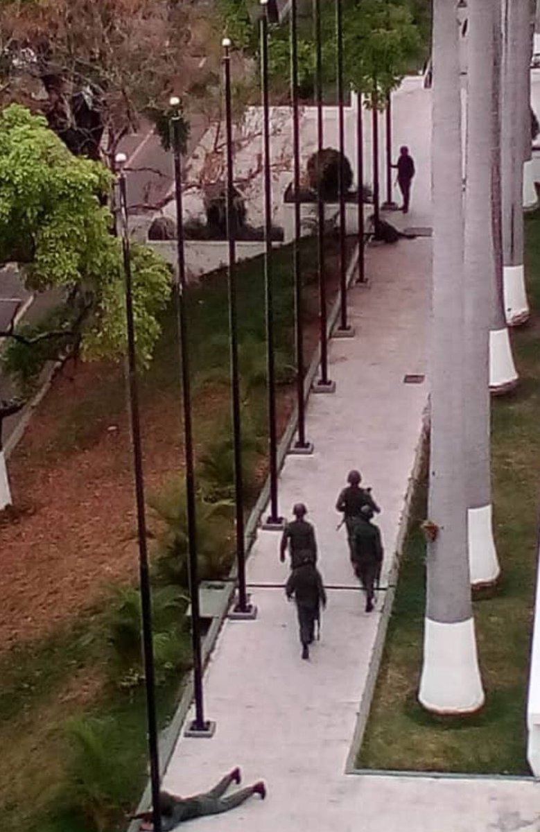 Military closes adjacencies of Miraflores palace