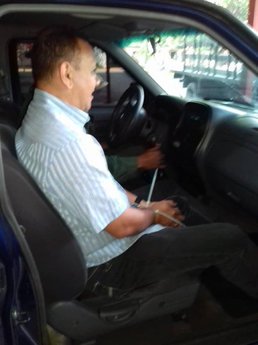 Photo: Military loyal to @jguaido detained in Maracay General Carlos Armas Lopez, president of Cavim, which controls the military armament park of the country. (Via @EVTVMiami)