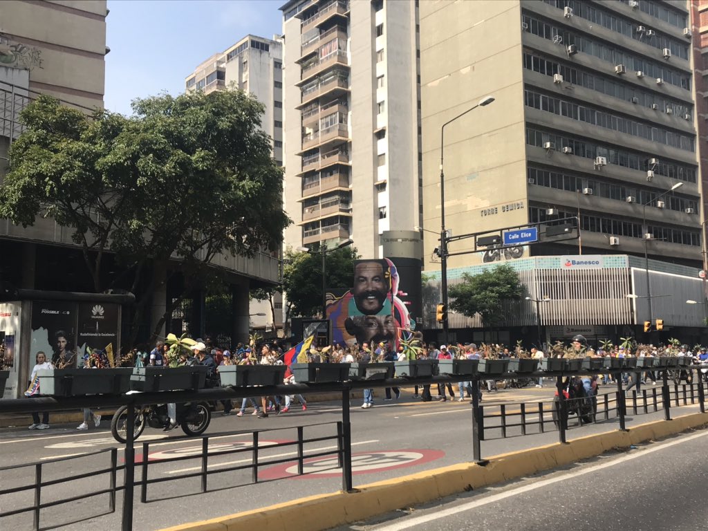 Citizens march from Chacao to Altamira to gather on the surroundings of La Carlota