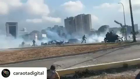 Confrontation on the outskirts of La Carlota Air Base in Caracas
