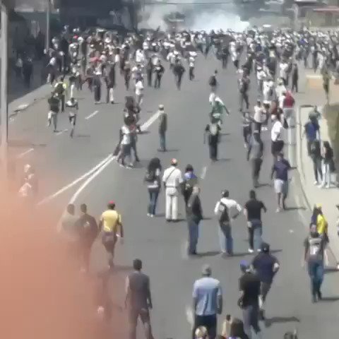 Video as National Guard is dispersing protesters in the La Matica area in Los Teques, report at least one injured