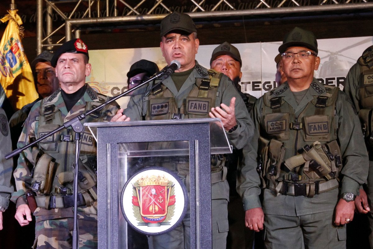 Defense Minister Vladimir Padrino López asserts that the group of soldiers who supported @jguaido was defeated 