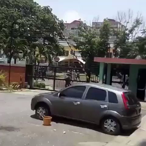 Represión en Brigada blindada de NaguaNagua Valencia 