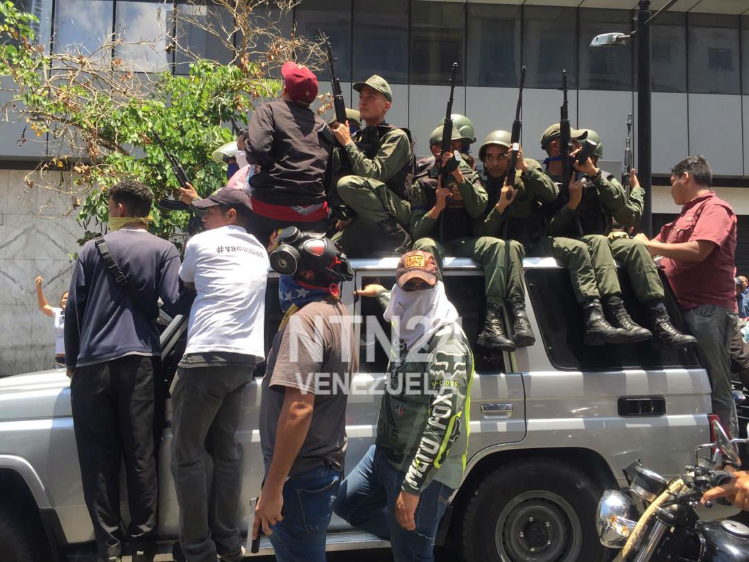 Shots were made from the Ministry of Land Transport, located in Chacao, to the demonstrators and soldiers marching west of Caracas on Francisco de Miranda Avenue. This institution functions as a HQ for armed groups