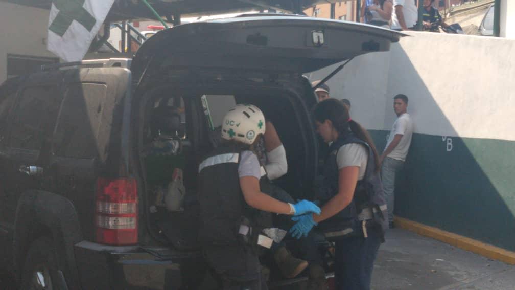 Two more injured arrive at Salud Chacao headquarters, transferred by volunteers of the Green Cross. With them there are 59 wounded in the context of protest in Chacao 