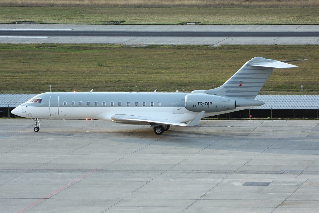 Minutes ago (8:04 pm) a TC-TSR license jet from Moscow, Russia landed at the Maiquetía Int Airport. The plane took off at its airport at 7:22 am local time in Venezuela.