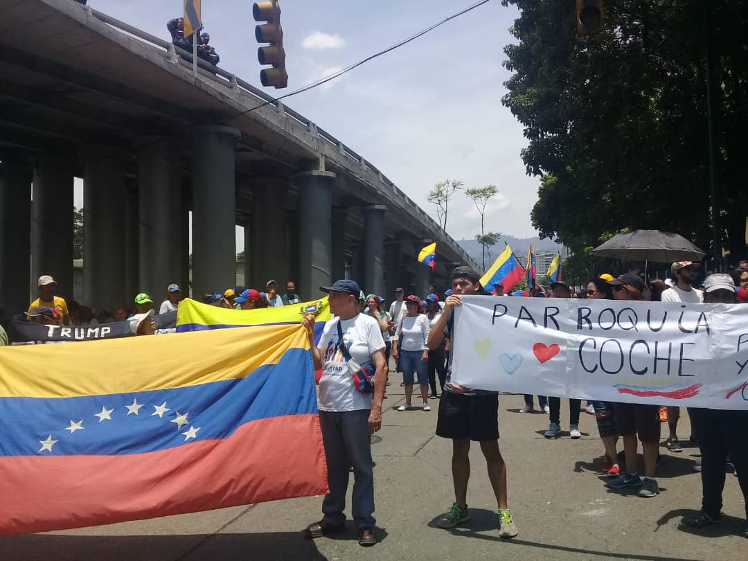 In Coche, citizens on the streets supporting Operation Freedom.