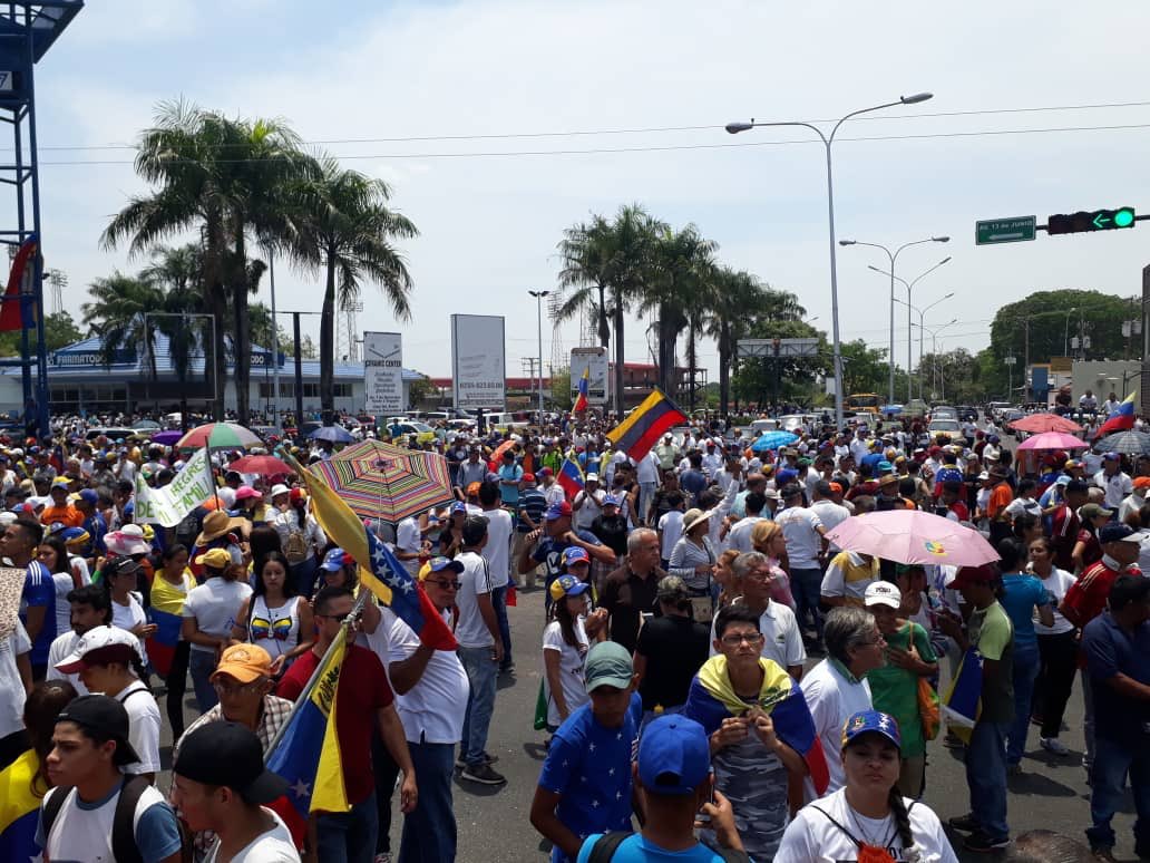 Portuguesa: today 1May again on the street demonstrating the absolute conviction of change and support to achieve the cessation of the usurpation 