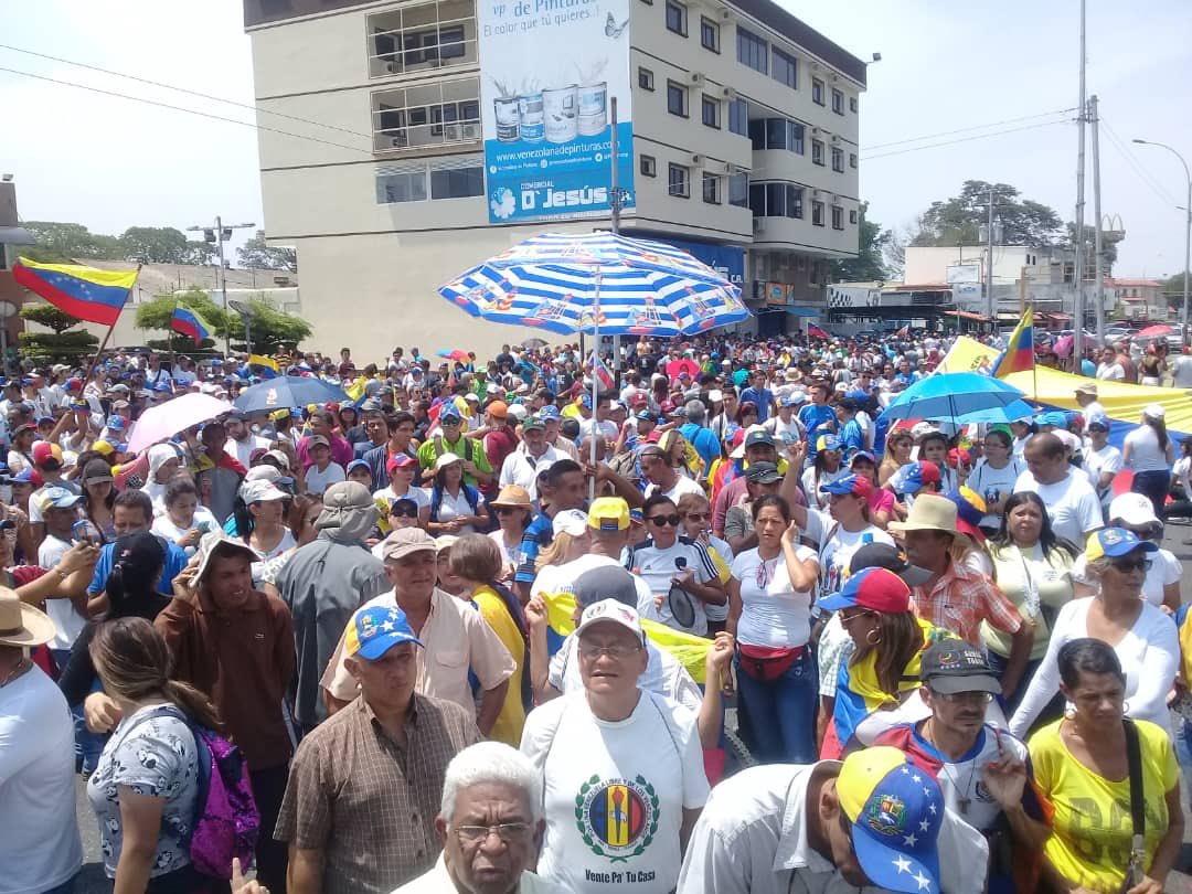 Portuguesa: today 1May again on the street demonstrating the absolute conviction of change and support to achieve the cessation of the usurpation 