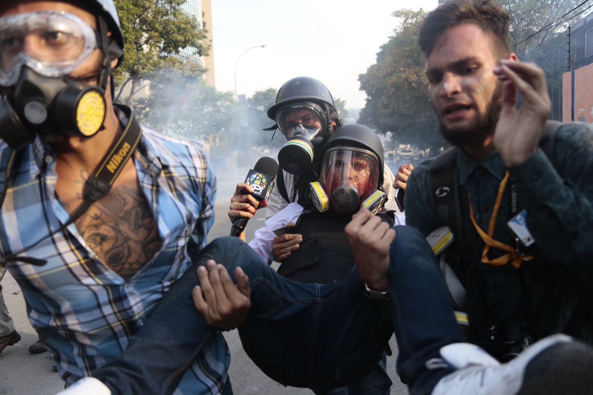PNB(National Police) seriously wounded the journalist @GregJaimes, was attacked at point-blank range