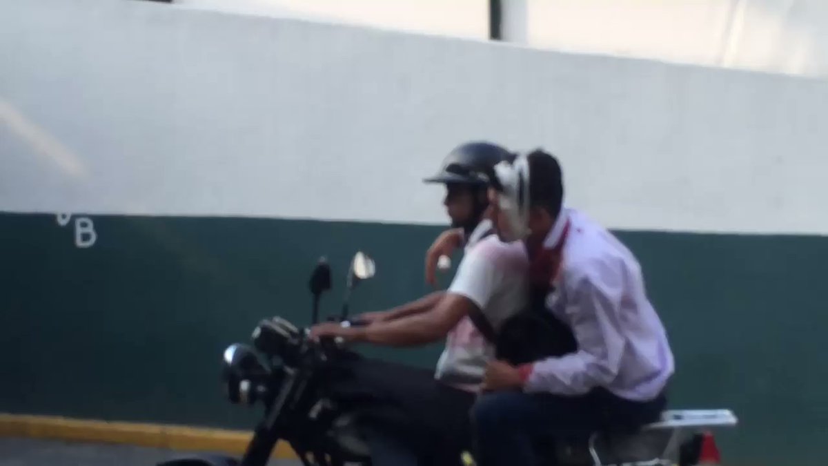 Journalist @GregJaimes was wounded in the face and in the hand.