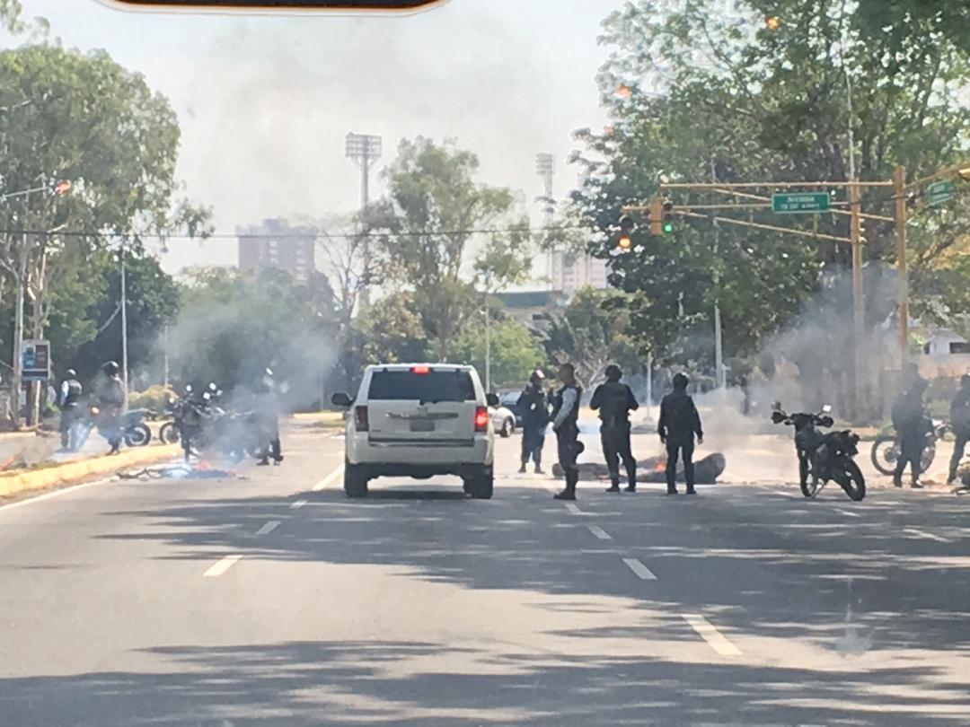 Report of heavy crackdown and arbitrary detentions in several points of Maracay, Aragua. In San Jacinto there would have been 5 arrests Photos @Borolaki