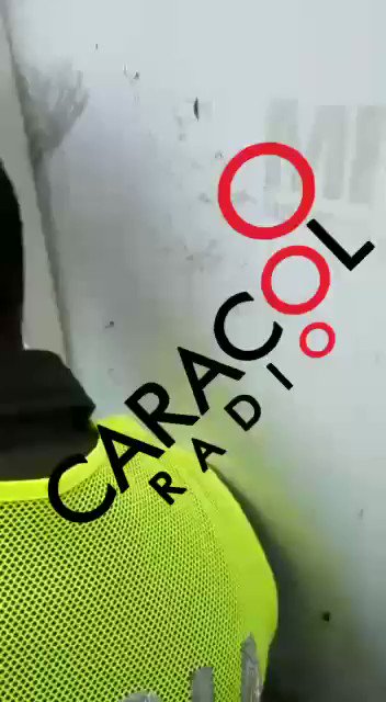 This occurred at approximately 12:30 pm Colombia time, 1:30 pm Venezuela time, collectivo and paramilitaries clash at the Cucuta - Venezuela border. Images: @CaracolRadio 