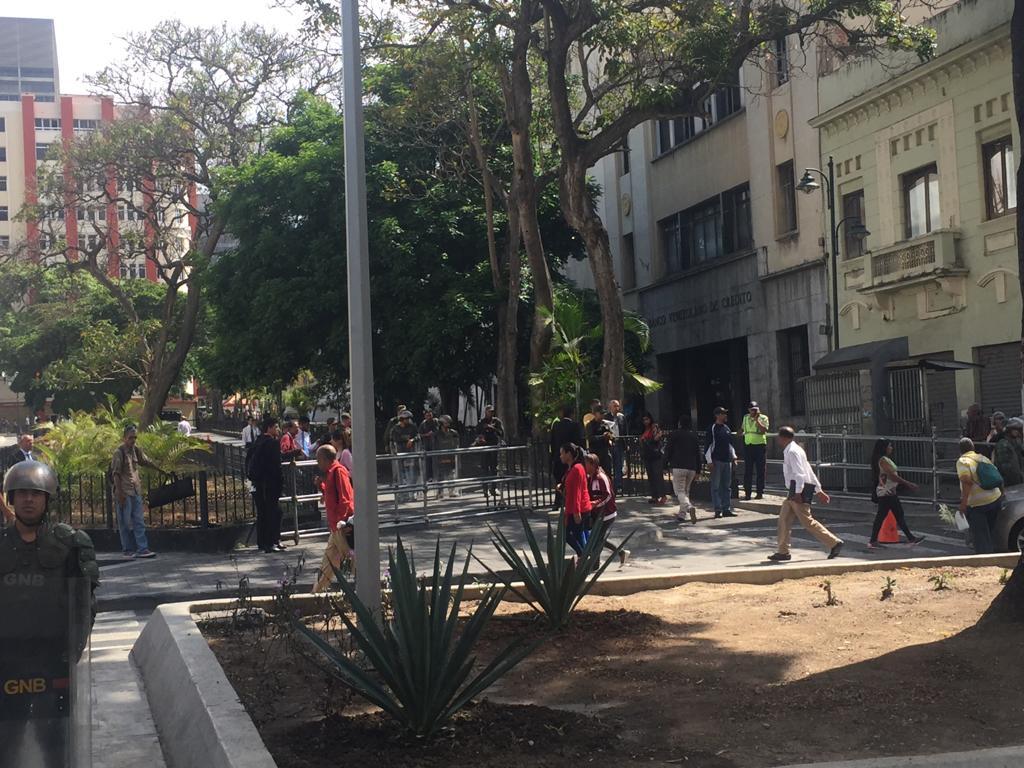 Surroundings of the National Assembly are taken by members of the National Guard, who denied access to the press to cover the session on Tuesday. Until now, only MPs have been able to enter.