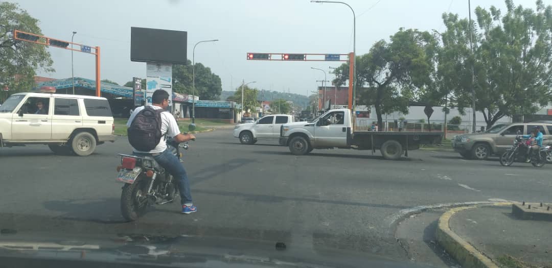 Portuguesa: In Guanare, armed motorists attack the house of the leader Ivelisa Martinez, leaving evidence of projectiles and holes in front walls. The event occurred on Monday 6May.
