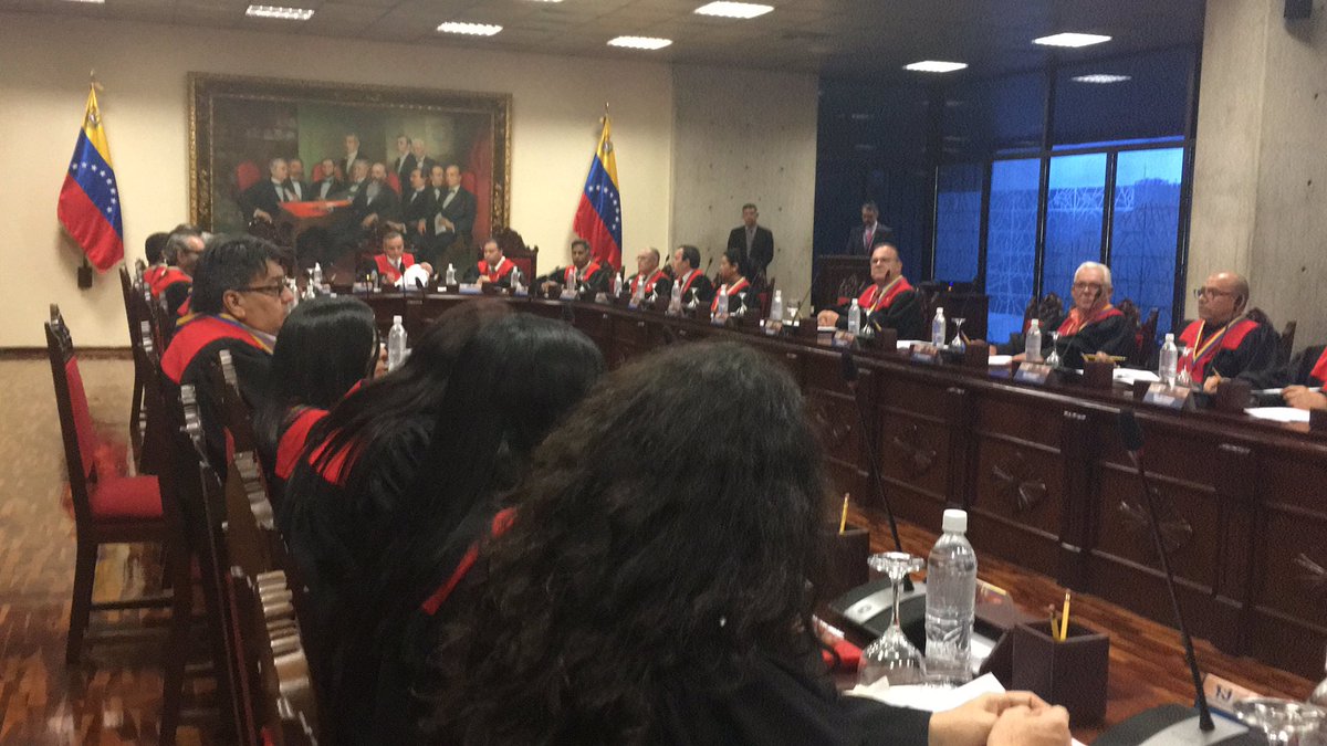 Maduro-controlled Venezuela Supreme Court is condemning d Mike Pence's statements. According to Moreno, they are pron to blackmailing. After this release, they removed the media from the room as they will continue to meet to discuss other issues.