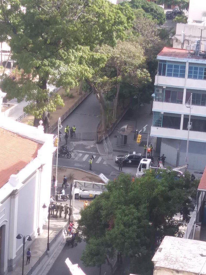 GNB, PNB and SEBIN continue to prevent access to the Venezuelan Federal Legislative Palace in Caracas
