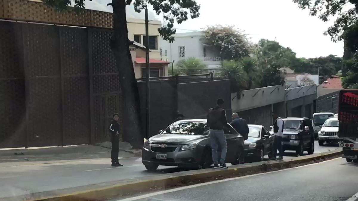 Sebin checks vehicles near Simonovis residence after escape information